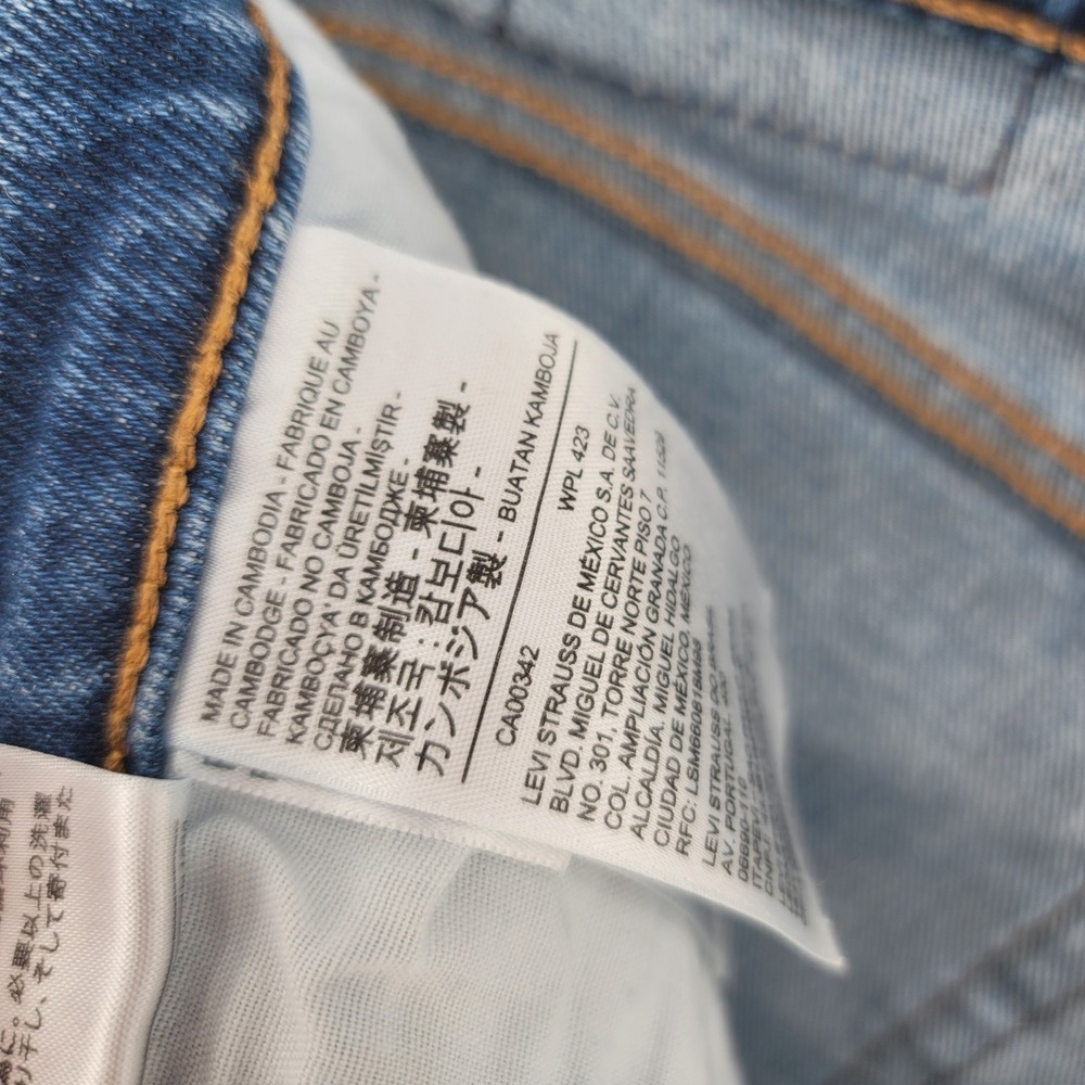 Levis Womens 31x32 Jeans Cotton Blue Straight Leg Button Fly 501 Denim Classic - Picture 6 of 8